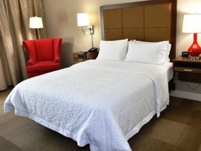 Hampton & Hotel